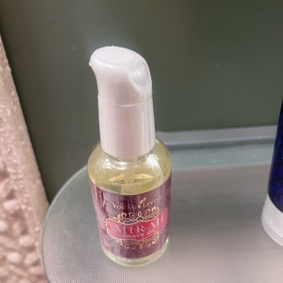 Young Living Shave oil - Picture 2 of 2